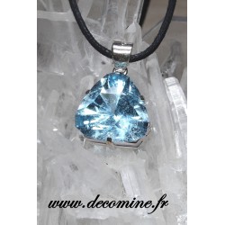 Pendentif topaze bleue triangle